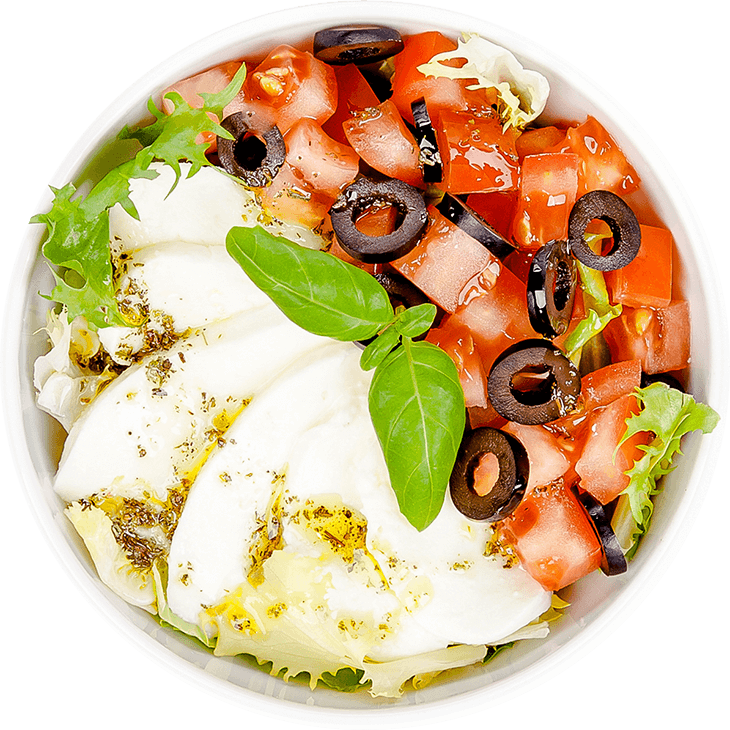 Салат с сыром моцарелла, оливками и помидорами
