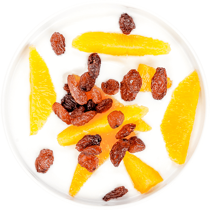 Yoghurt with orange and raisins