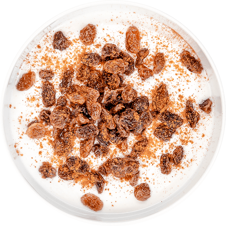 Yoghurt with raisins and cinnamon