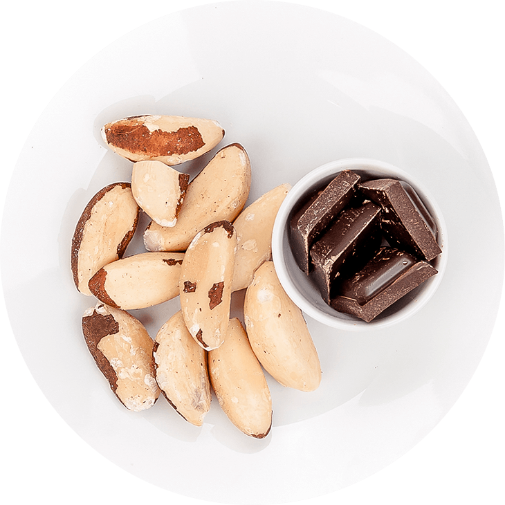 Перекус - бразильськие орехи, горький шоколад