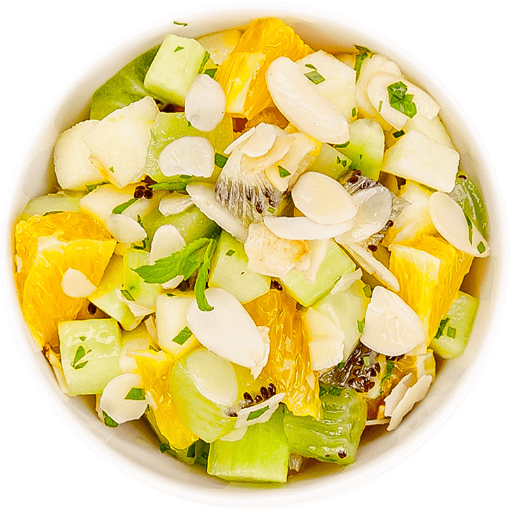 Фруктовый салат с яблоком, огурцом, апельсином и мятой