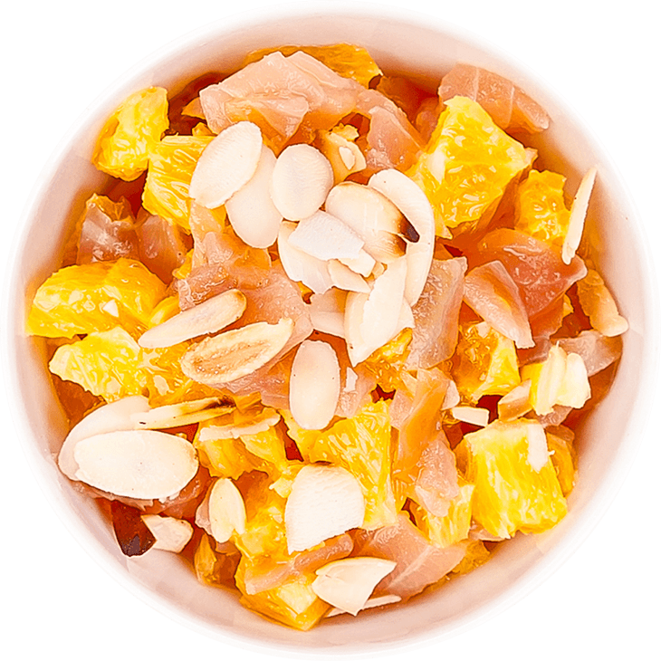 Salată cu somon, portocală şi fulgi de migdale