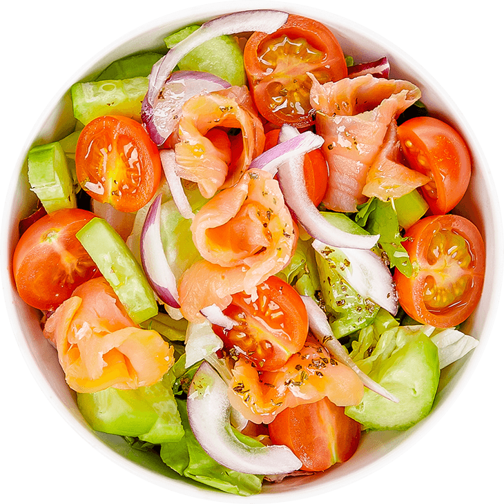 Салат с лососем, огурцом, луком и помидорами