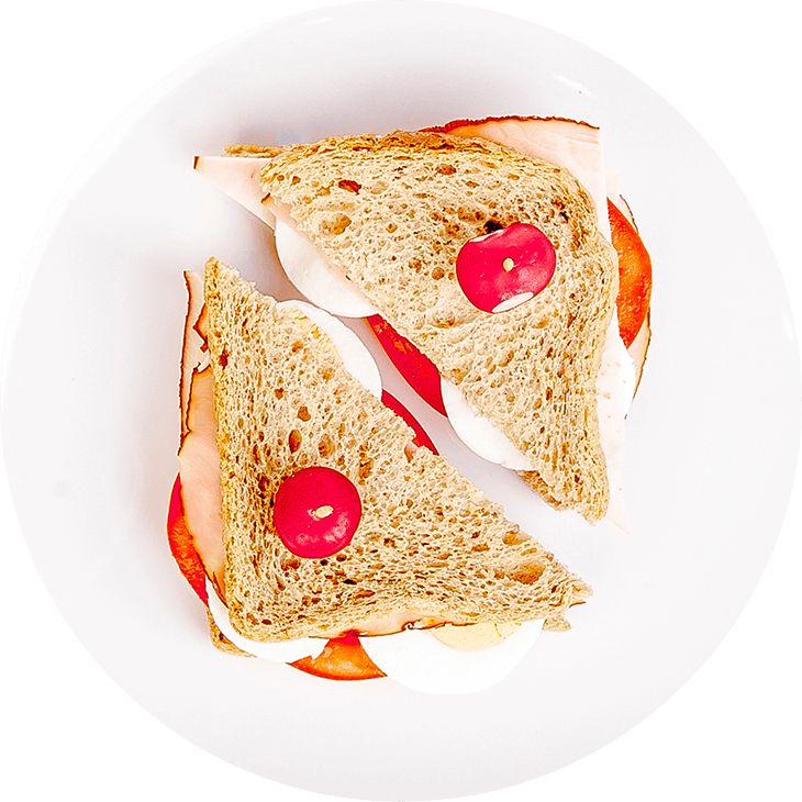 Sandviș cu șuncă, ou și roșie